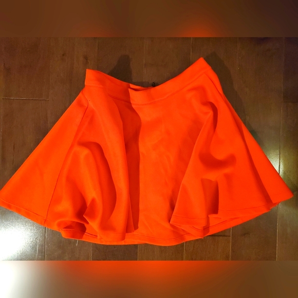 UK2LA Crimson Red Flowy Mini Circle/Skater Skirt - Picture 1 of 2